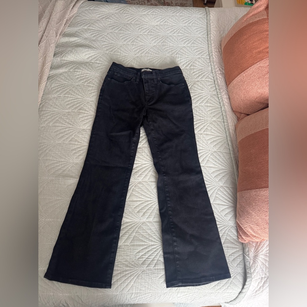 Madewell MID-RISE KICK OUT JEANS Size 28